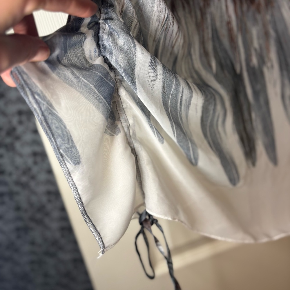 Umgee Gray Feather Patterned Blouse - image 4